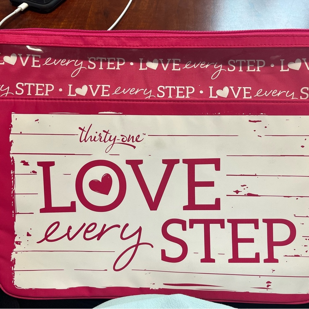 Thirty-One Love Every Step Pink and White document holder